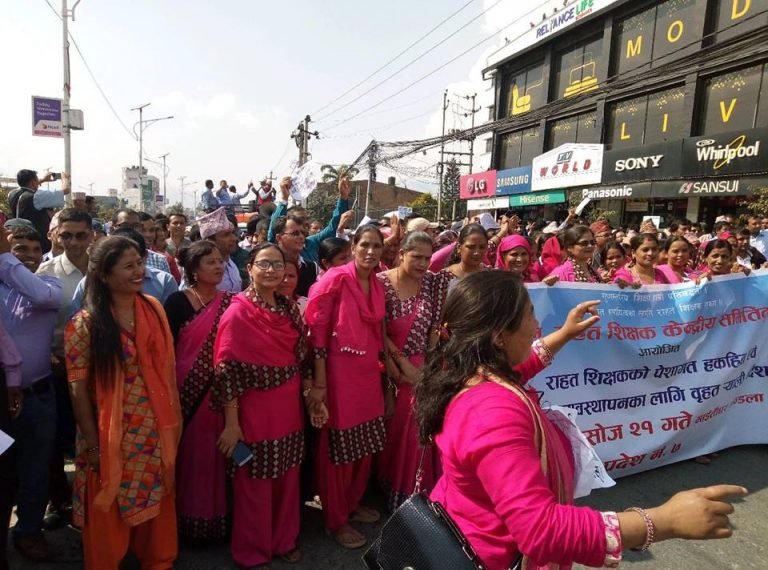 स्वतः स्थायीको माग गर्दै राहत शिक्षक सडकमा 