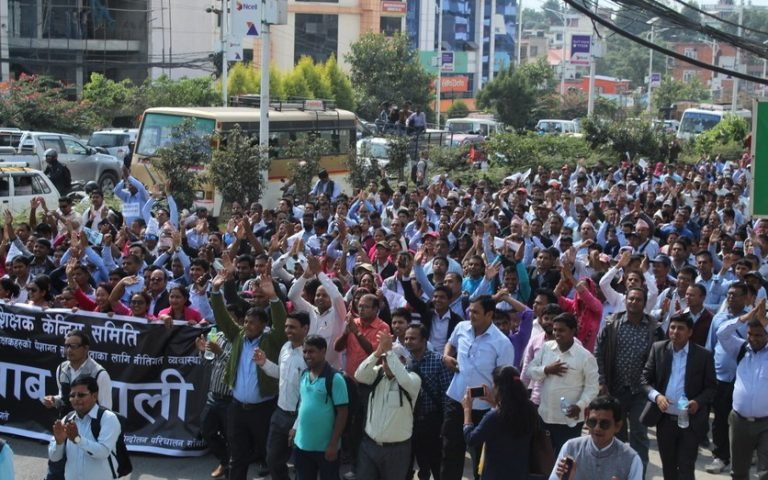 राज्यपक्ष इमानदार नदेखिएको भन्दै यसअघिको भन्दा सशक्त आन्दोलन गर्ने शिक्षक महासङ्घको चेतावनी