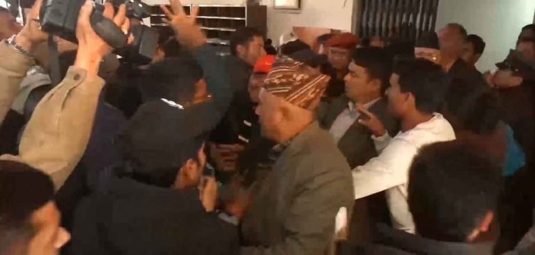 नाराबाजीले कांग्रेस केन्द्रीय समिति बैठक बस्न सकेन