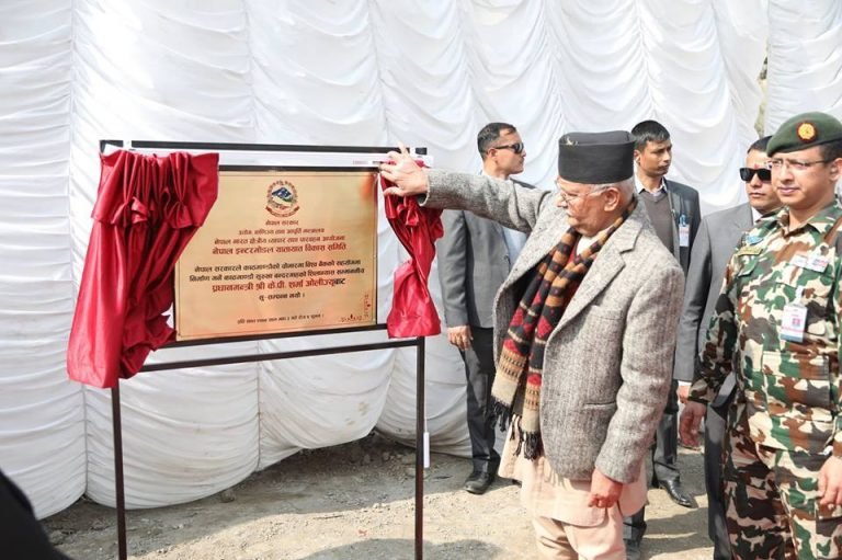 प्रधानमन्त्रीबाट चोभारमा सुख्खा बन्दरगाहको शिलान्यास