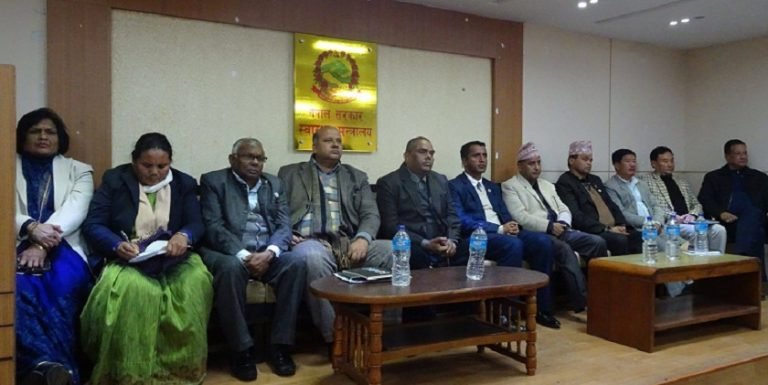सरकारले अस्पताल प्रदेशलाई हस्तान्तरण गर्‍यो, ठूला स्वास्थ्य संस्था केन्द्र सरकारले लिएकोमा मन्त्रीहरुको आपत्ति