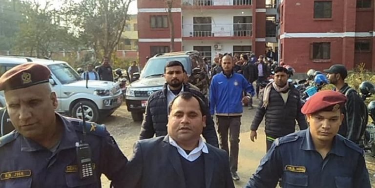 प्रदेश नम्बर २ मा मन्त्री र सचिवको लफडाः मन्त्रीले यसकारण कुटे सचिव झालाई