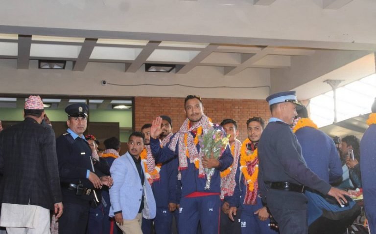 घर फर्किए च्याम्पियन