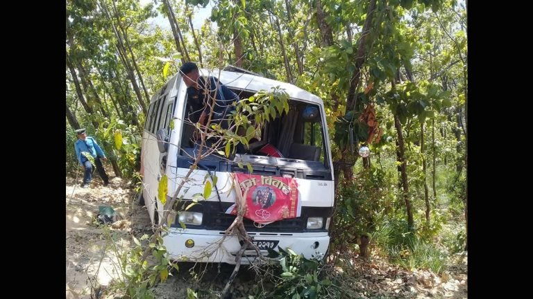 जन्ती बस दुर्घटना हुँदा २ जनाको मृत्यु, १७ जना घाइते