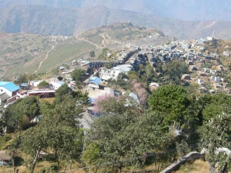 विप्लवका कार्यकर्ता खाेज्दै सेना गाउँमा