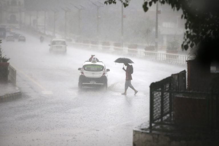 बिहीबार बिहानसम्म मौसम प्रतिकुल रहने, असिना पानी र हुरीबतासको सम्भावना