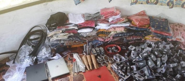 दिल्लीबाट काठमाण्डौ आउदै गरेको  बसबाट बम बनाउन प्रयोग हुने सामग्री बरामद