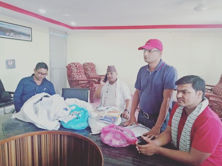 नेपालगञ्जमा कक्षा १२ का परीक्षार्थीबाट बोराभरि चिट