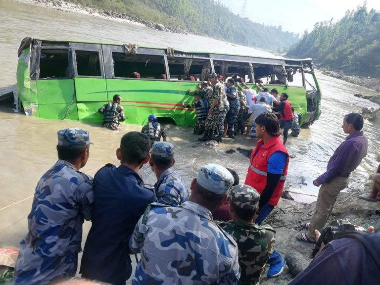 त्रिशुली बस दुर्घटनाः मृत्यु हुनेको संख्या ९ पुग्यो