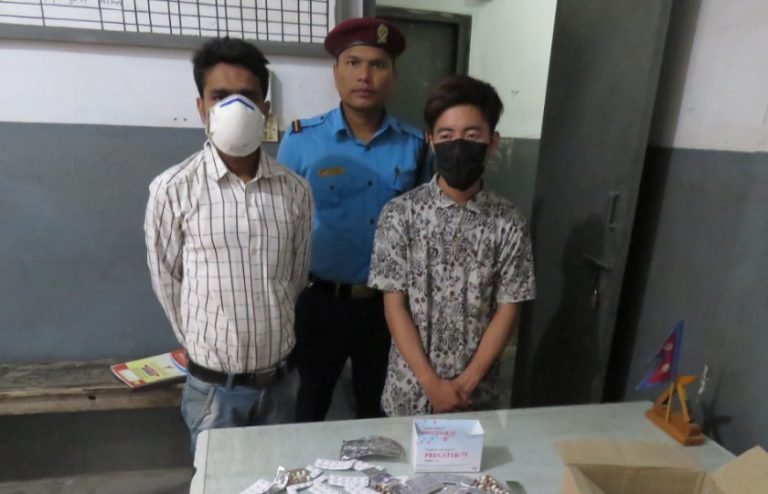 लागू औषध बिक्रि गर्ने एक मेडिकल सञ्चालक पक्राउ
