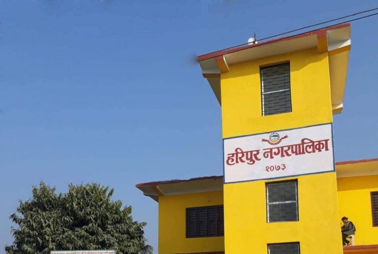 सर्लाहीमा नगरपालिकाको कार्यालयमा बम विस्फोट