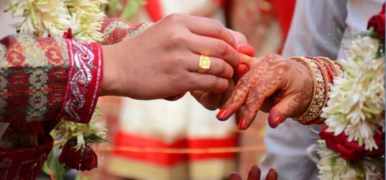 बिहेको निम्तोमै उमेर खुलाउनुपर्ने