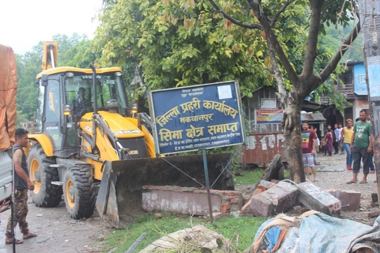 सुरु भयो मकवानपुरमा सडक फराकिलो बनाउने काम