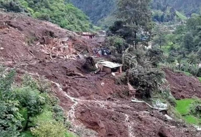 गुल्मीको सत्यवतीमा पहिरोमा पुरिएका १३ जनाकै शव भेटियो, ६ सयभन्दा बढी विस्थापित