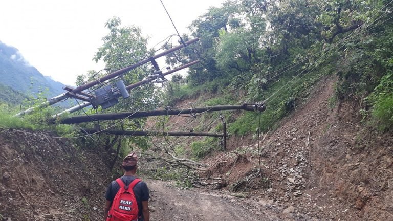 मकवानपुरमा बर्सेनि बग्छ करोडौँका सडकहरु