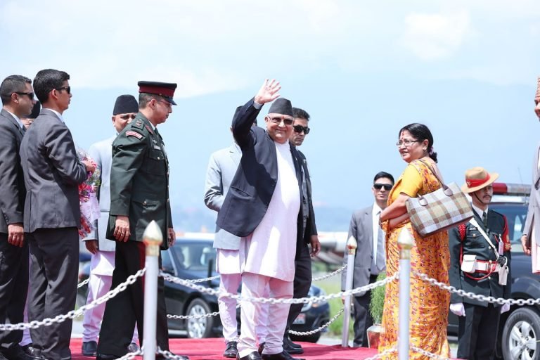 प्रधानमन्त्री केपी शर्मा ओली सिंगापुर प्रस्थान