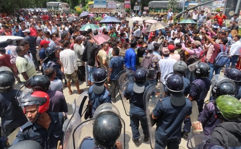 रविको रिहाईको माग गर्दै समर्थक र प्रहरीबीच झडप