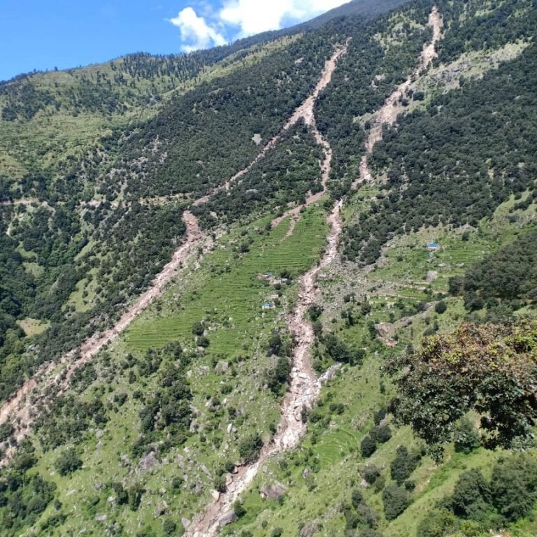 कालिकोटको छाप्रेमा भीषण पहिरो