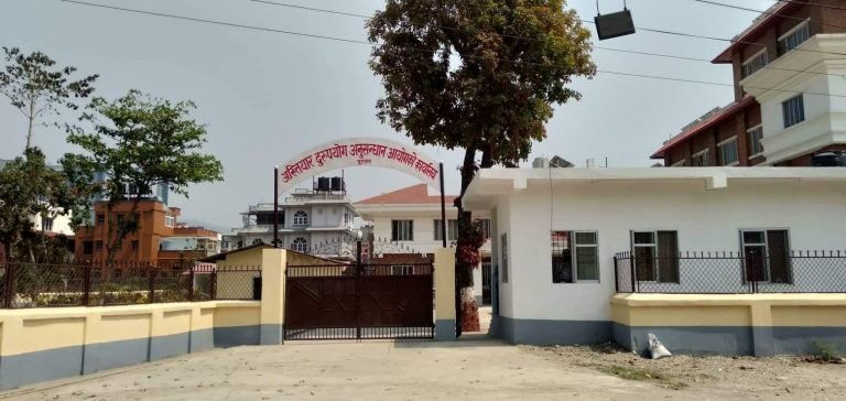 खरिदार घुससहित रंगेहात पक्राउ