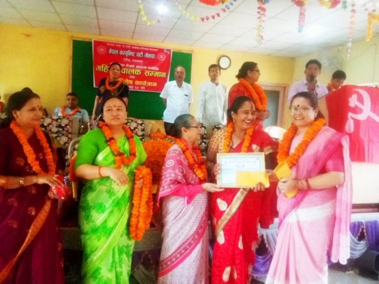 नेकपा मकवानपुरद्धारा महिला चालक सम्मानित