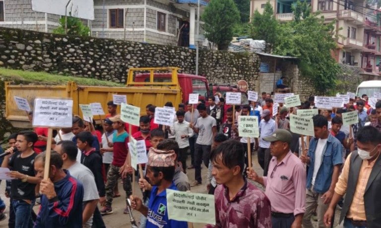 मेलम्ची खानेपानी आयोजनामा हवाई फायर र अश्रु ग्याँस प्रहार