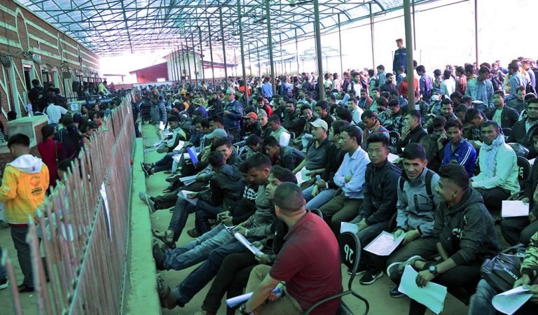 डीभीले राहदानी लिन सेवाग्राहीको चाप, राहदानी लिनेको संख्या तीन गुणाले वृद्धि