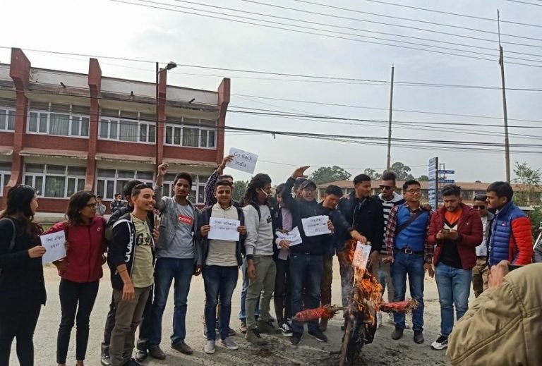 समाजवादी विद्यार्थी युनियनले जलायो भारतीय प्रधानमन्त्री मोदीको पुत्ला