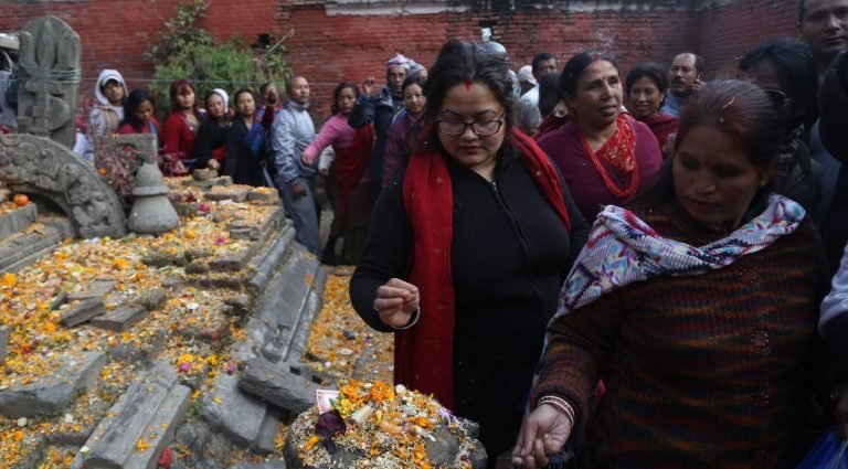 पशुपतिलगायत शिवालयमा शतबीज छर्न लाखौँ भक्तजन