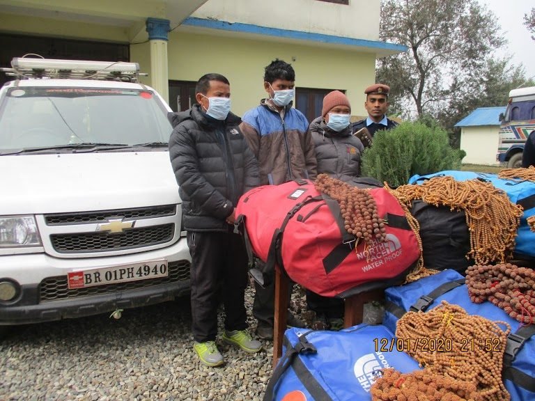 मनहरीबाट बुद्धचित्त र रुद्राक्ष सहित ३ जना पक्राउ