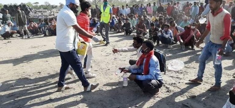 युवा संघद्धारा पर्सामा खाद्यान्न वितरण