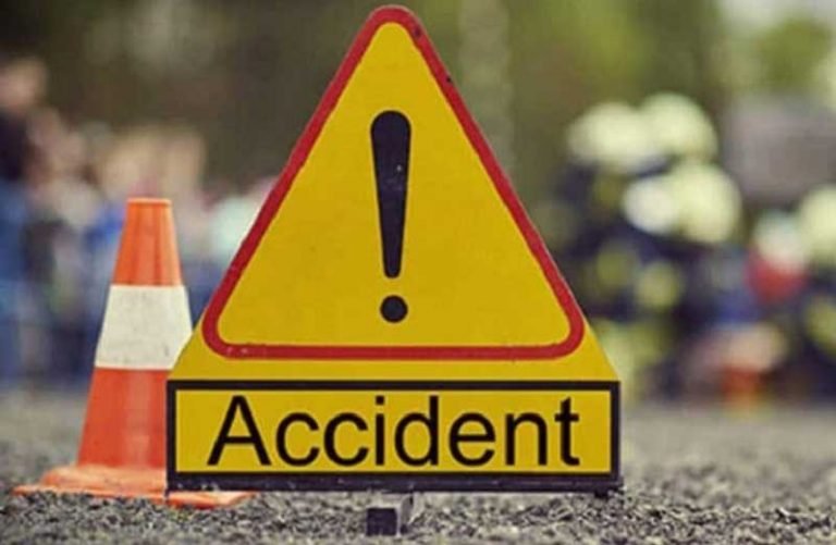 तनहुँकाे आँबुखैरेनीमा बस दुर्घटना, १३ घाइते