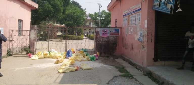 नवलपरासीमा  कुहिएको चामल बाँडियो