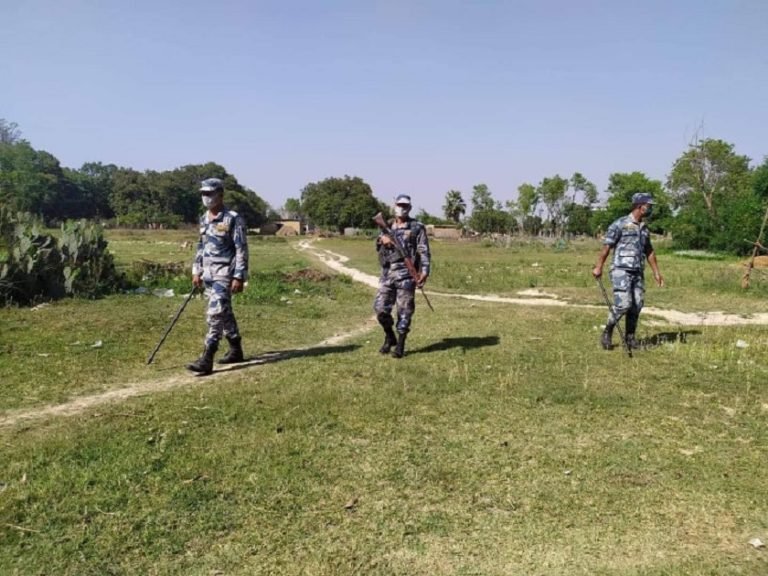 भारतका सीमावर्ती शहरमा संक्रमित बढेपछि सीमानाकाको चोर बाटोमा सशस्त्र परिचालन