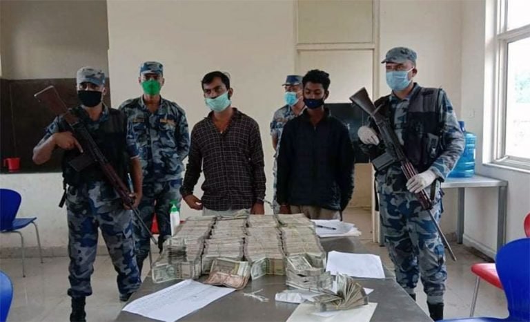 भारतबाट आएको ट्रकबाट १ करोड ९ लाख भारतीय रुपैयाँ बरामद