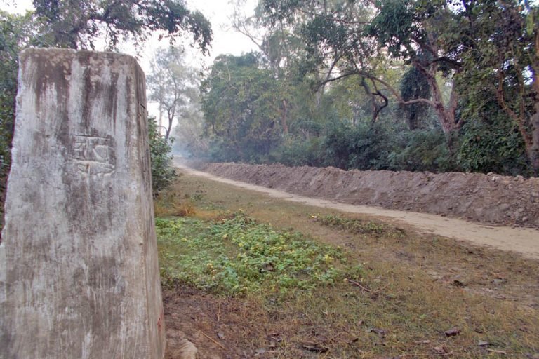 लुकेर सीमा पार गर्दैगर्दा ११ भारतीय पक्राउ