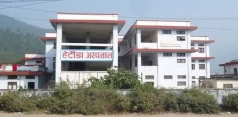 कोरोना संक्रमित महिला हेटौंडा ४ नं. वडा निवासी भएको खुलेको छ