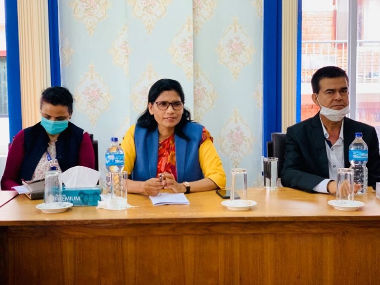 मन्त्री अर्यालद्वारा सहकारी विभागको निरिक्षण, दुई सिफ्टमा कार्यालय सञ्चालन गर्न निर्देशन