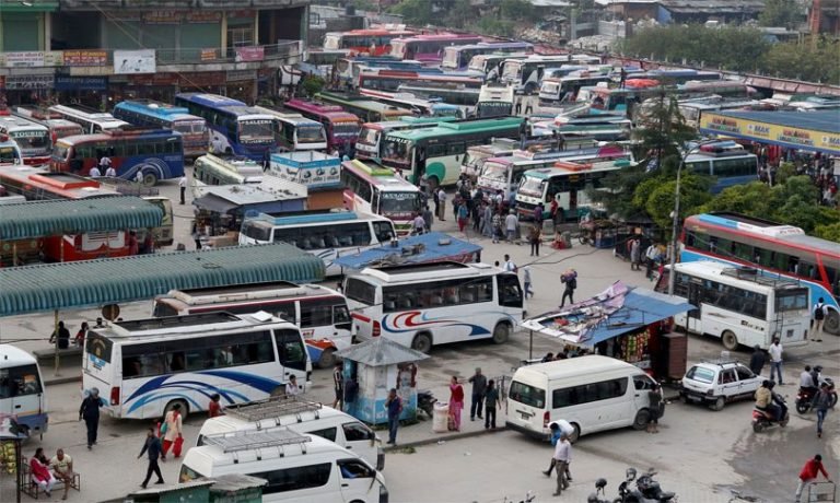 सार्वजनिक यातायात तथा हवाई टिकट पाउन मुस्किल