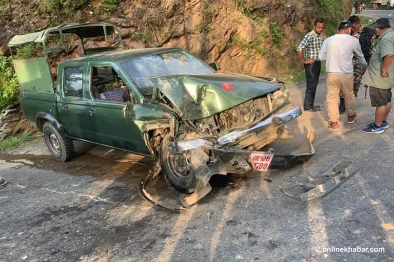गोरखामा टिपरले सेनाको गाडीलाई ठक्कर दिँदा, पाँच जना सैनिक घाइते