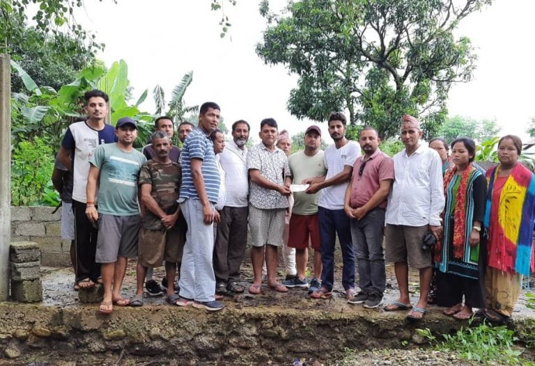 युवाहरूले गरे मनहरी १ मकरीमा सभाहल बनाउन २ लाख आर्थिक सहयोग