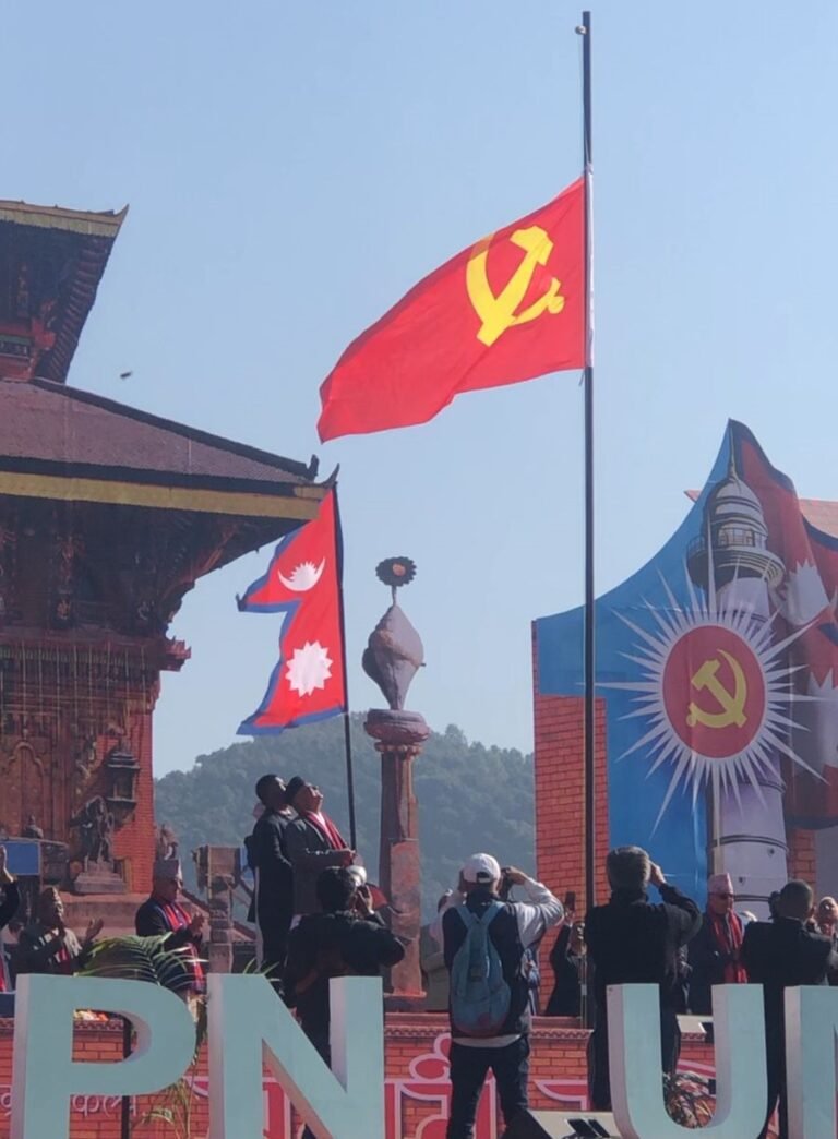 रिमोटबाट कम्युनिस्ट झण्डा फहराएर अध्यक्ष केपी ओलीले गरे एमालेको ११ औँ महाधिवेशनको उद्घाटन