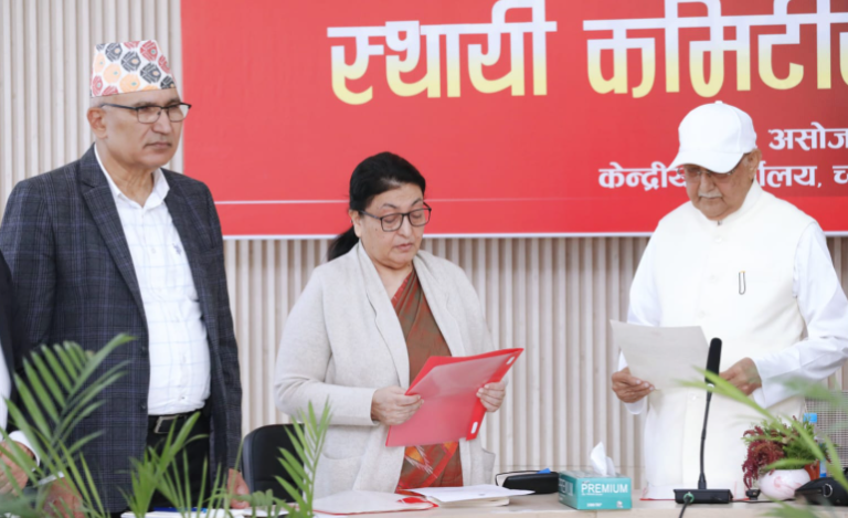 विद्या भण्डारीले लिइन् एमाले वरिष्ठ उपाध्यक्षको सपथ