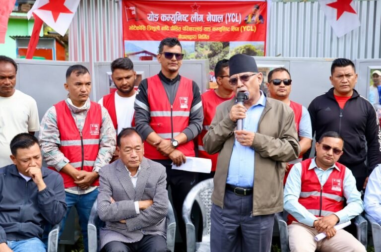प्रचण्डद्वारा वाईसीएलले बनाएका २१ अस्थायी आवास भोटेकोशी बाढी पिढीतलाई हस्तान्तरण